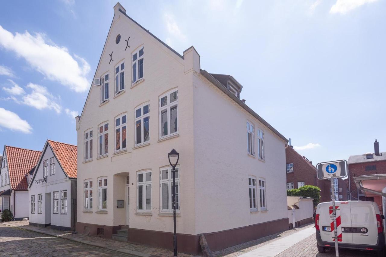 Apartmenthaus Theodor Storm - Unter Sternen Husum  Exterior foto